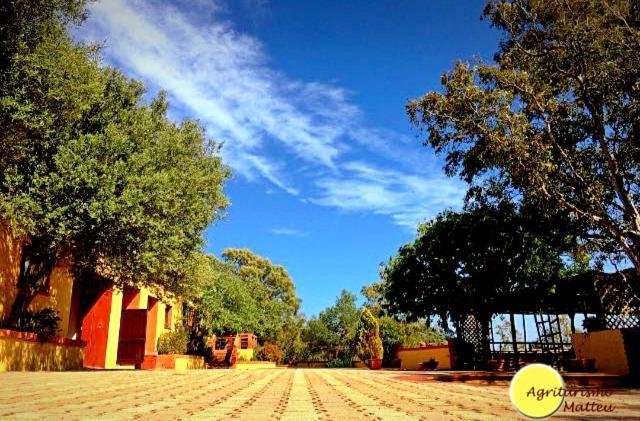 Agriturismo E Antica Fattoria Matteu Bed & Breakfast Teulada Exterior foto